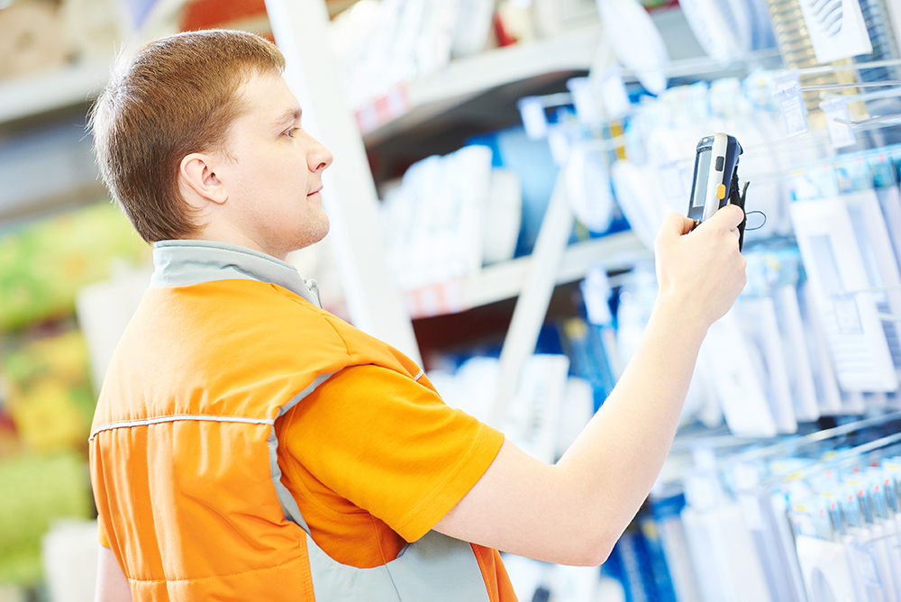 i-StockTake guy scanning products with handheld terminal